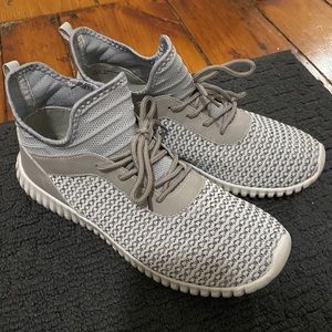 Light grey running sneaker!!